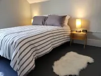 Modern Carriage house 2 blocks from Church Street 버몬트 대학 주변 호텔