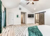 Welcome to your home-away-from home in the heart of Norman, OK!