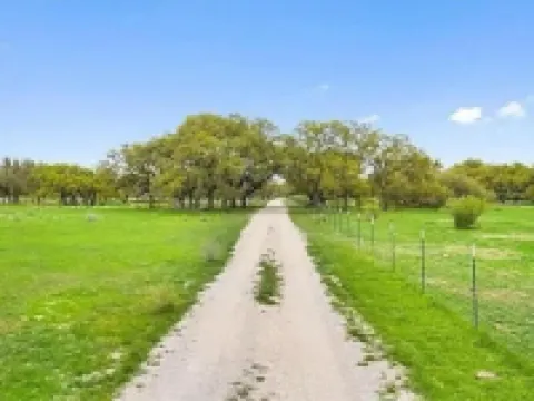 Peaceful country retreat by Rocky Creek