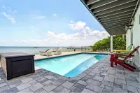 Oceanfront Multi-Family Retreat // 4 Bed, 4.5 Bath // 2 Fully Equipped Kitchens! - Uima-altaat
