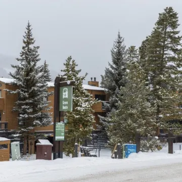 Keystone Condo- Steps to Lift- Riverfront- Pool-Hot Tub-STR25-00046950