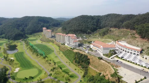 Baekhak Jayuro Resort