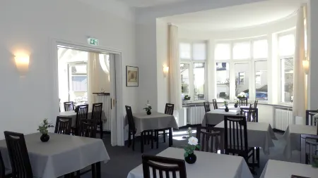 Hotel Bellevue Отели в г. Хамельн