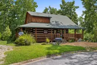 Boho Chic Cabin: Hot Tub - Mountain Views - Free Early Checkin - Prime Location