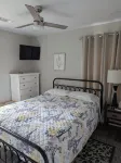 Adorable Fully Remodeled Home Walk To The Beach