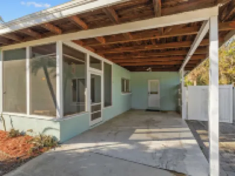 Lobster Louie's Inn - Cozy 2/1 Mins from Beaches. Fenced yard. Pet Friendly. Hoteles en Whitfield