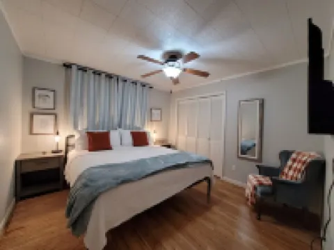 K Street Retreat: Minutes to MB Trails, Downtown