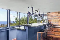 Remodeled Kona Home w/Panoramic Ocean Views & Vibrant Sunsets