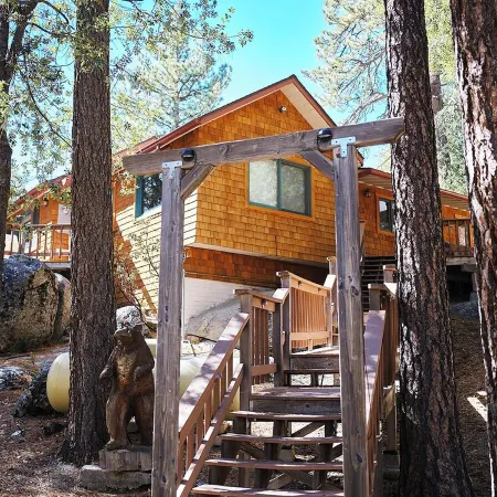 Light filled 3-bedroom cabin with a stone fireplace in magical Idyllwild, CA