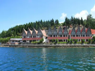 Danau Toba International Cottage Parapat Hotel dekat Gereja HKI Parapat