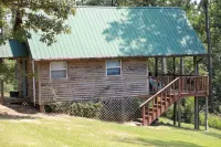 Rustic Cabin Overlooking Private 48 acre Bass Fishing Lake Hotels in George County