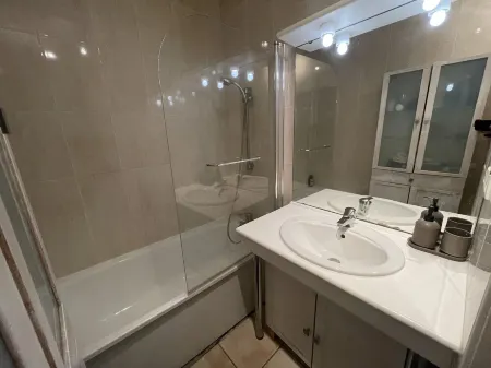 Apartment 2 people Toison d'Or district Отели рядом с достопримечательностью «Дворец герцогов Бургундских»