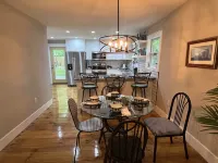 Farmhouse !!  1 min to  Randy’s Icehouse, Tx Beer Co & Taylor Liquor & 5 Samsung