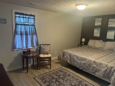 Lovely waterfront 2 bedroom apartment 니미질라 저수지 주변 호텔