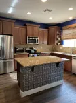 Spacious house w/pool and hot tub. Plenty of room to entertain!