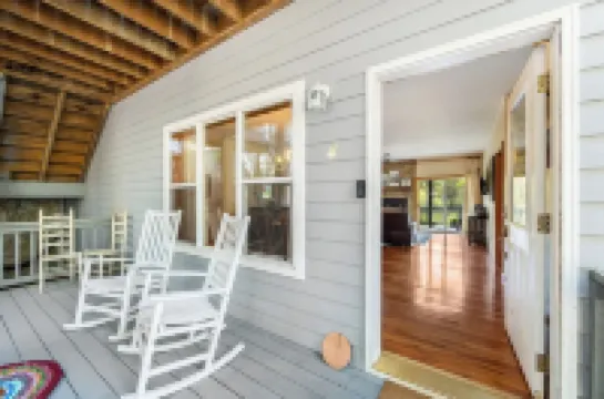 Epic Mountain & Golf Views! Huge deck! Washer & Dryer! Full Kitchen! Amenities!