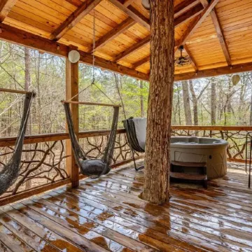 FoRest ReTreeT 2 bedroom•Hot Tub•Unique •Chatming•Adairsville•Cabin•Private