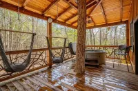 FoRest ReTreeT 2 bedroom•Hot Tub•Unique •Chatming•Adairsville•Cabin•Private
