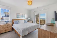 8Br Ocean/Beachfront w/ Heated Pool & Hot Tub in Obx!