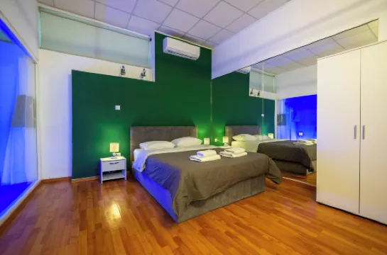 Cinema Zeus Studios - by Avelink Hoteles en Spata Loutsa