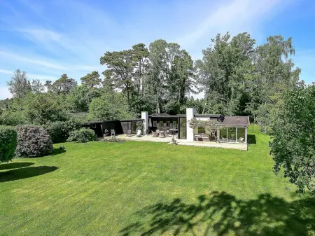 6 Person Holiday Home in Tisvildeleje