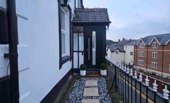 Llangollen Retreat With Stunning Views of the Castle