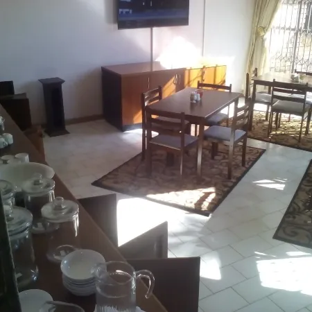 Thabiso Guesthouse Отели рядом с достопримечательностью «Торговый центр Zambezi Junction Mall»