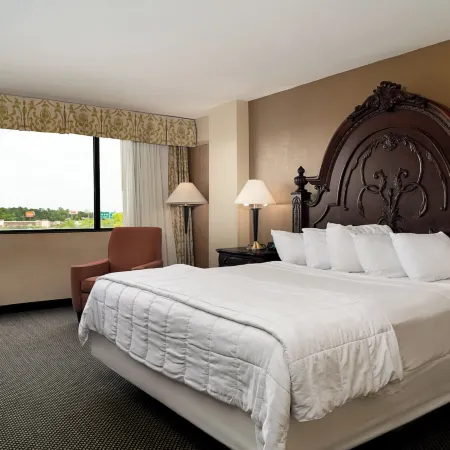 Mcm Eleganté Hotel & Conference Center
