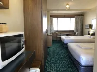 Canberra Lyneham Motor Inn Hotels in Уотсон
