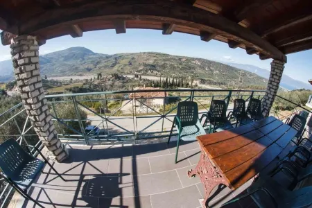 Stone Maisonettes Отели в г. Эйон