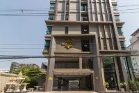 Casa Luxe Hotel and Resident Hotels near The Banyan Tree Community Mall ลาดพร้าว 15