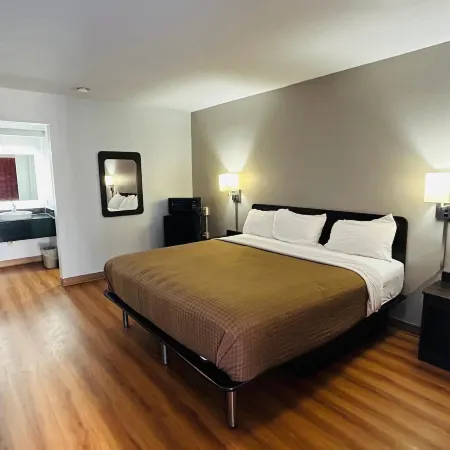 Super 7 Inn by OYO Tupelo Hwy 178
