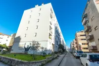 Deluxe Apartment Near the Bridge