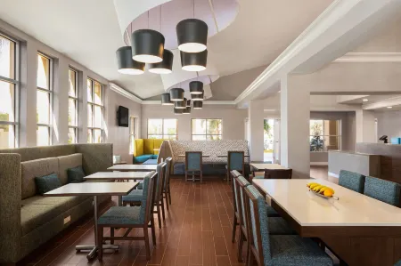 Hampton Inn & Suites Ft. Lauderdale Airport/South Cruise Port Отели в г. Голливуд