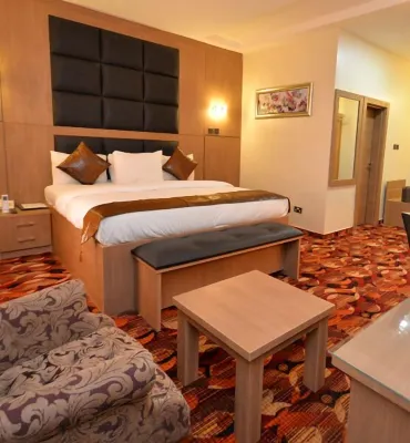 تريجرز سويتس آند كونفرينسيز Hotels near المسجد الوطني. نيجيريا