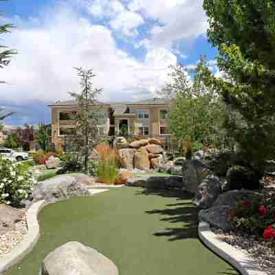 NEW Chic 2BR Stay With Heated Pool Gym Mini Golf Hotel Exterior