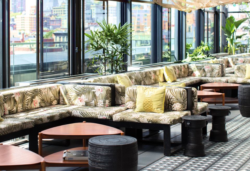 Sixty Les HotelOver view