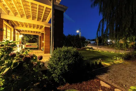 Spacious 3-bedroom house with fitness room, Theatre, WiFi in brilliant Chelan