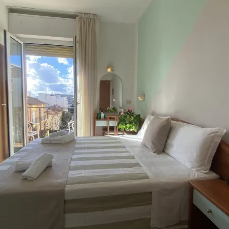 Hotel Villa Caterina Отели рядом с достопримечательностью «Арка императора Августа»