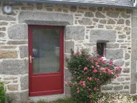 Traditional Breton farmhouse with garden, wood-burning stove and sauna Hotels in Tregunc