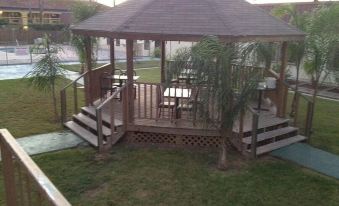 Su Casa Inn & Suites