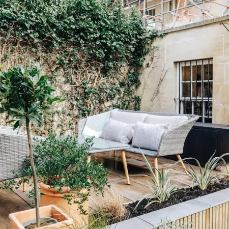 Central Townhouse with Garden & Free Parking