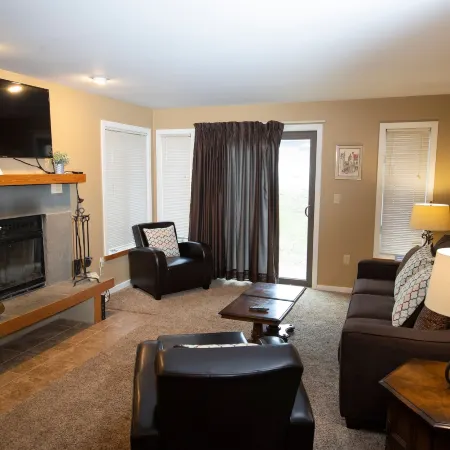 Mountain Lodge at Okemo-1Br Newly Renovated 1 Bedroom Condo by RedAwning