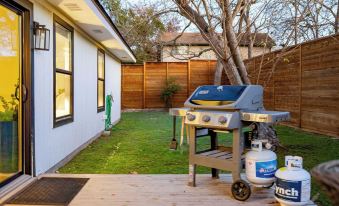 Private Yard w/ BBQ & Games, Steps to South Congress & Barton Creek Clarksburg