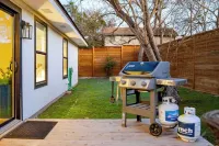 사우스 콩그레스 및 바튼 크릭 클락스버그까지 몇 걸음, 바비큐 및 게임 있는 프라이빗 야드