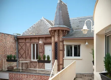 Hotel le Prieuré et la Résidence Отели рядом с достопримечательностью «Парк Сен-Пьер»