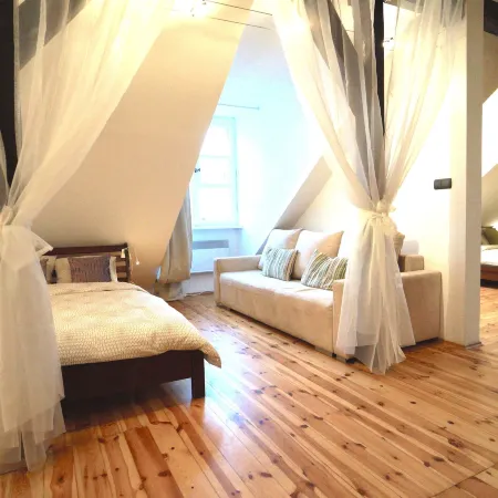AAA Stay Castle Square Old Town Отели рядом с достопримечательностью «Беляны»