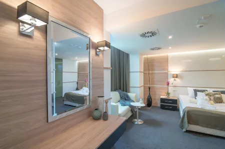 Hotel Zena Beauty & Shopping Center Отели рядом с достопримечательностью «Термальное озеро Хевиз»