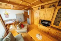 Haus Golker Ferienwohnungen & Frühstückspension Hotels in Millstatt