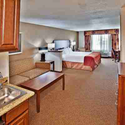 Holiday Inn Express & Suites DUBUQUE-WEST by IHG Rooms